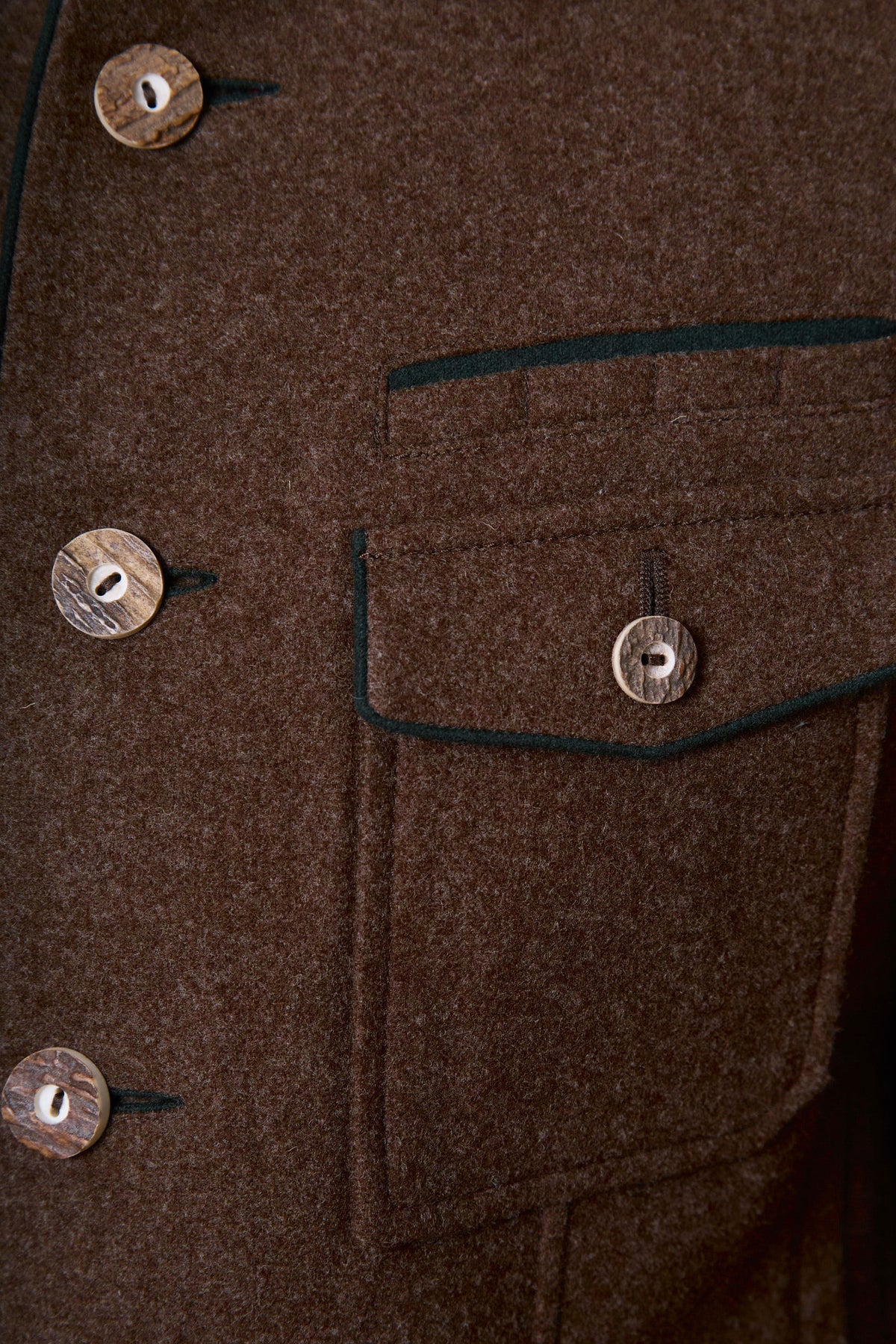 Detailaufnahme Brusttasche Lodenjacke
