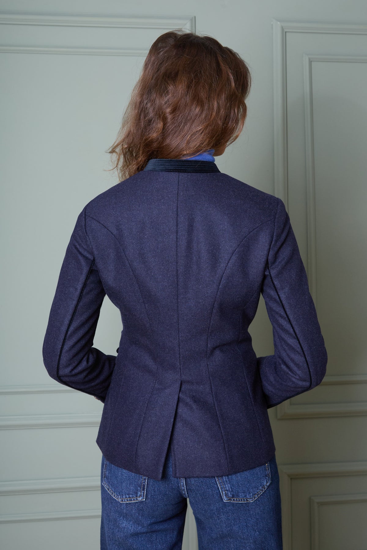 Rückansicht Blauer Damenblazer Mariella von Habsburg
