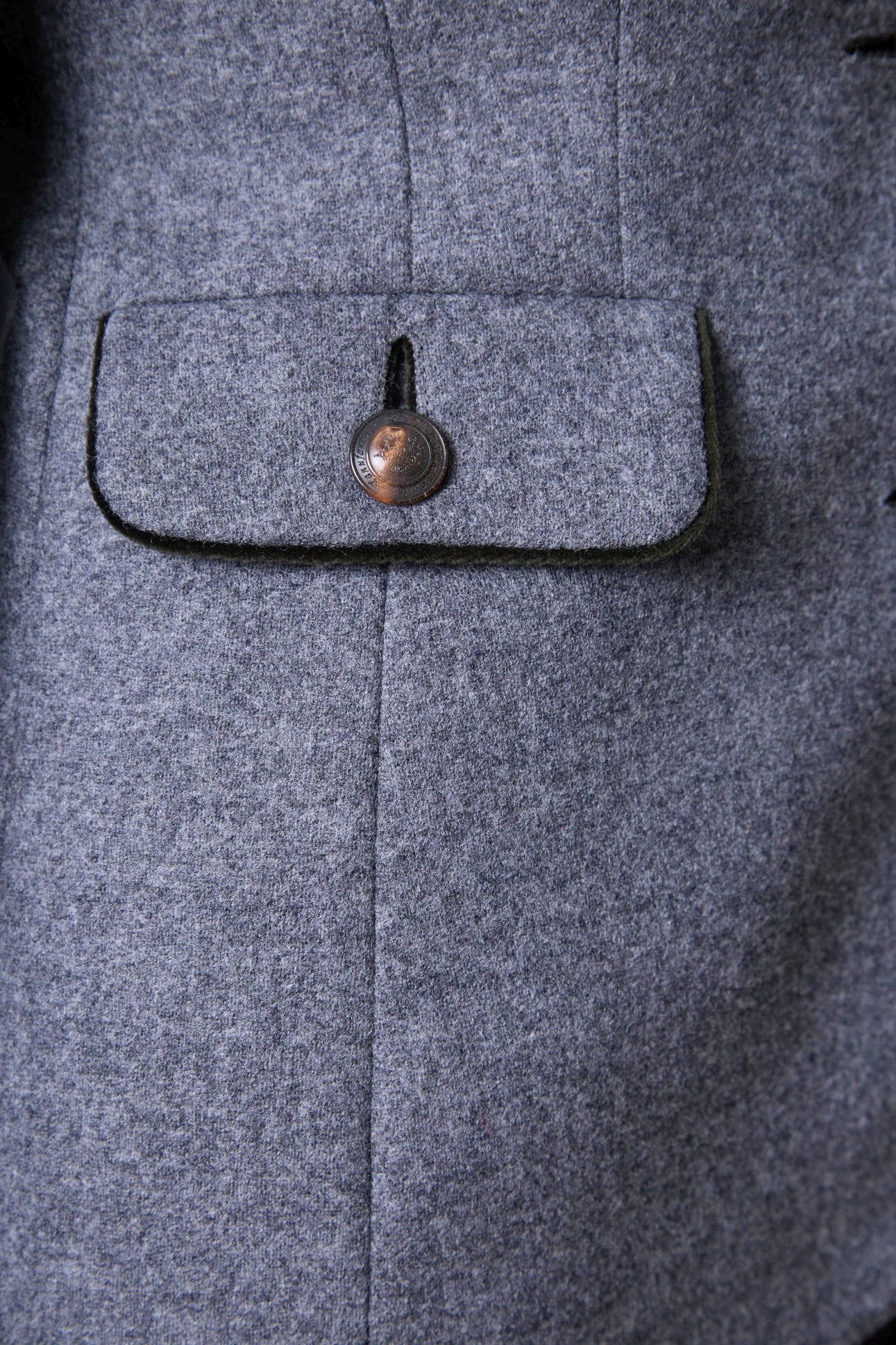 Wollblazer Mariella mit Hornknöpfen