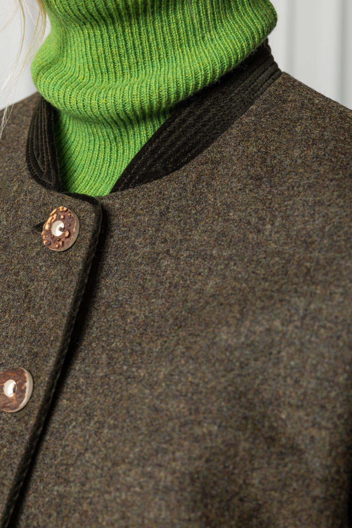 Detailaufnahme Kragen Damenblazer Mariella in Stretchtuch von Habsburg