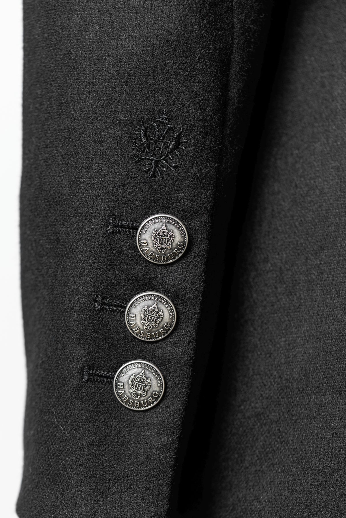 Detailaufnahme Ärmelschlitz Habsburg Blazer Neidau in schwarzem Feltro