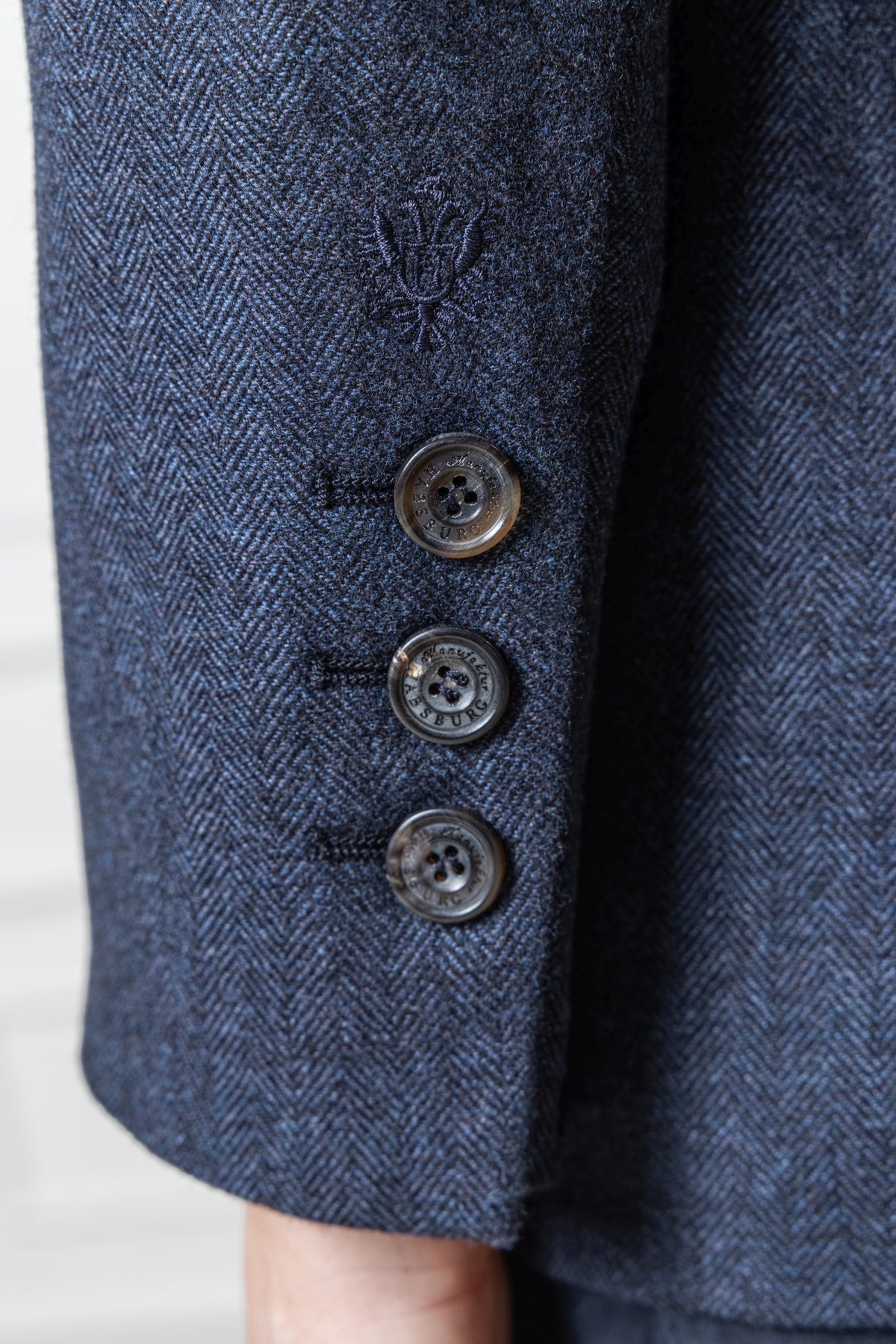 Detailaufnahme Ärmelschlitz Habsburg Blazer Neidau in Fischgrat