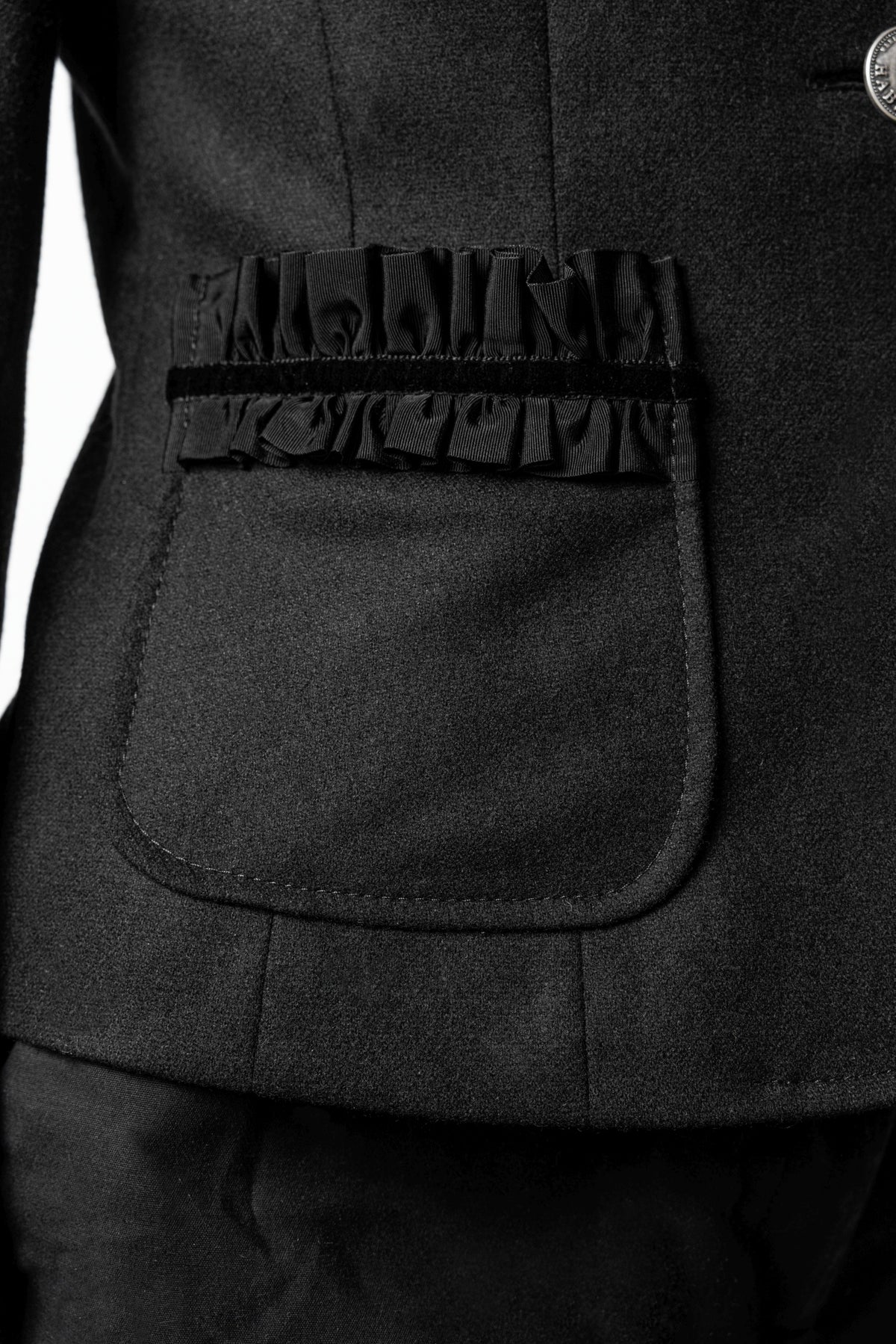 Detailaufnahme Taschen Damenblazer Puchstein aus schwarzem Feltro von Habsburg