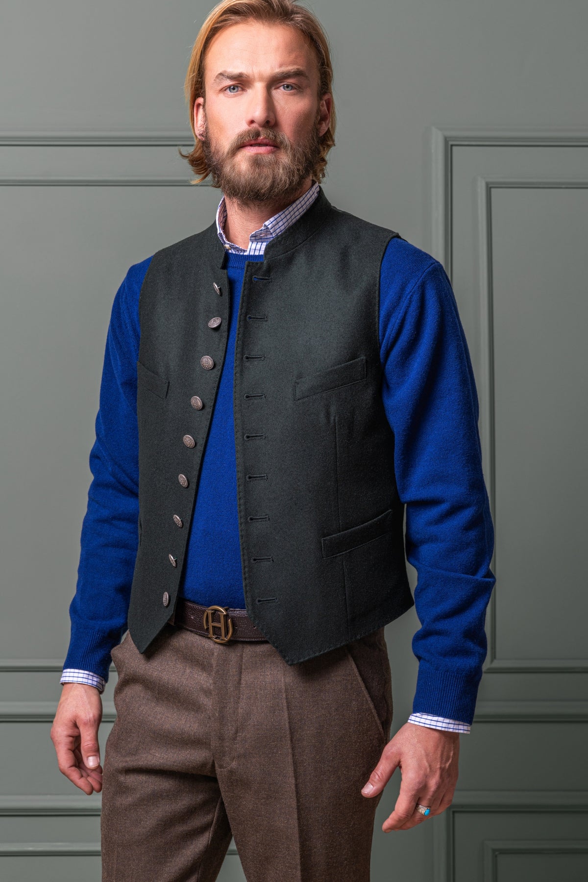 Habsburg Herrengilet Friedrich in grünem Tuchloden von vorne