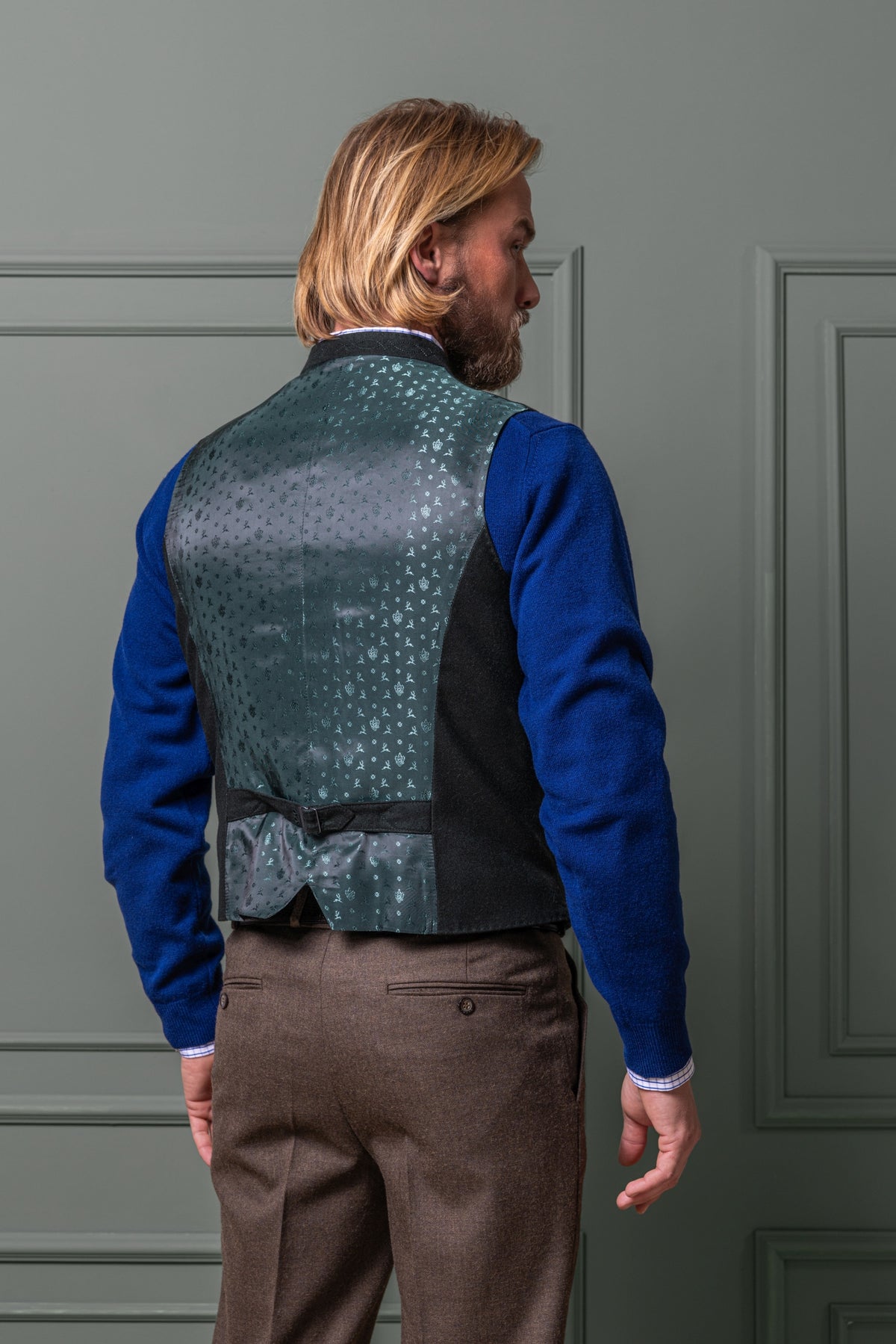 Habsburg Herrengilet Friedrich in grünem Tuchloden von hinten