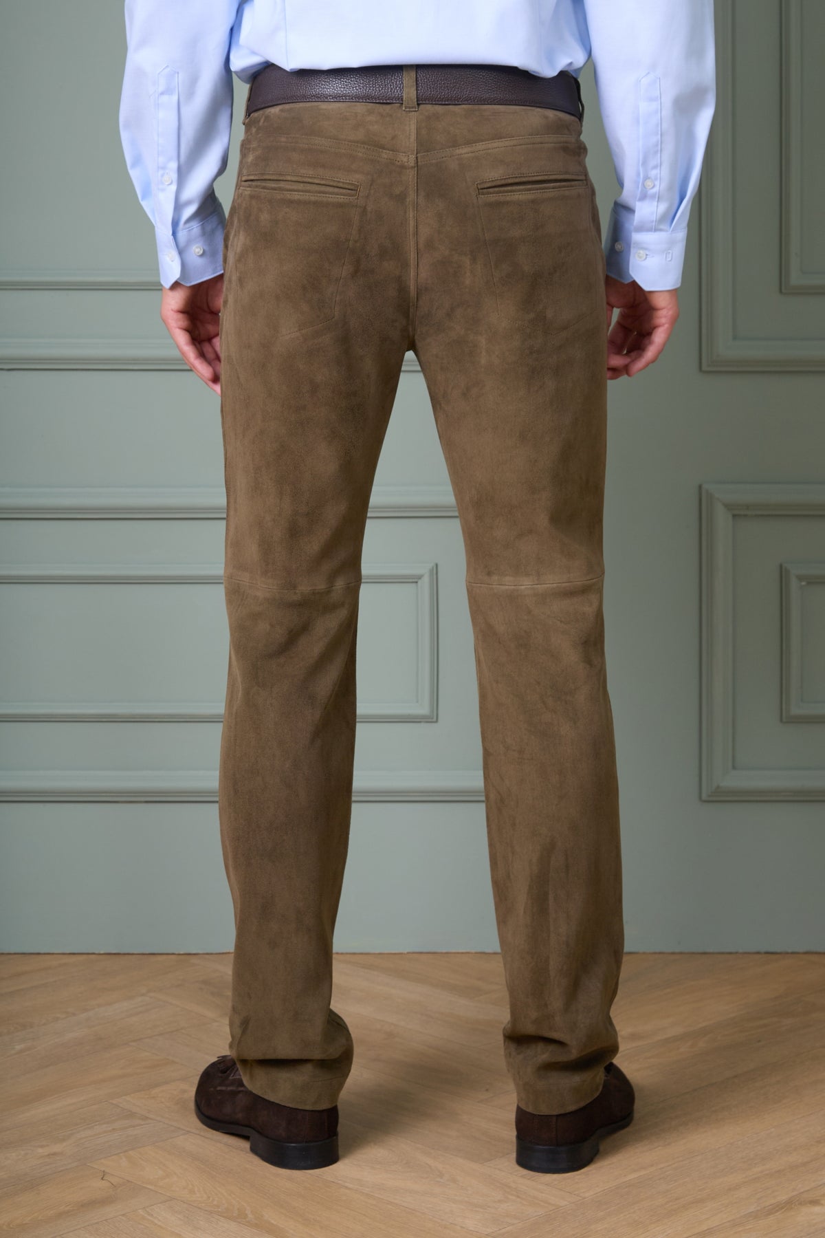 Habsburg Hose Ludwig aus Lammvelours von hinten