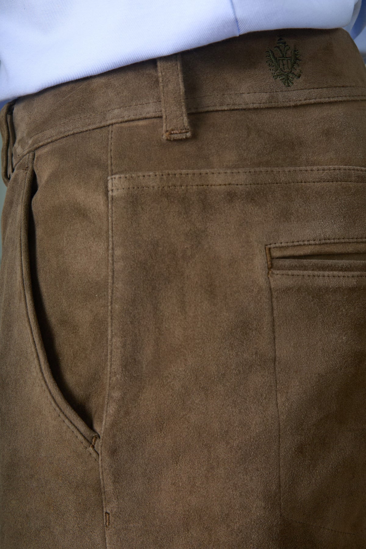 Detailaufnahme Hosentasche Habsburg Hose Ludwig aus Lammvelours