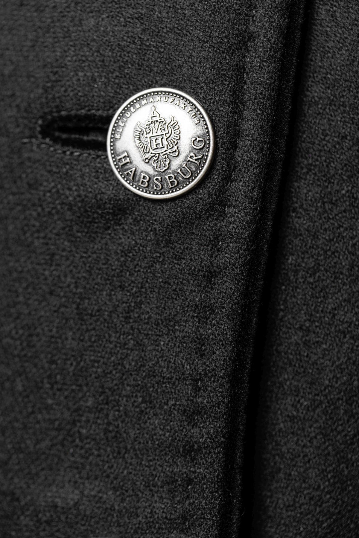 Detailaufnahme Knopf Habsburg Blazer Neidau in schwarzem Feltro