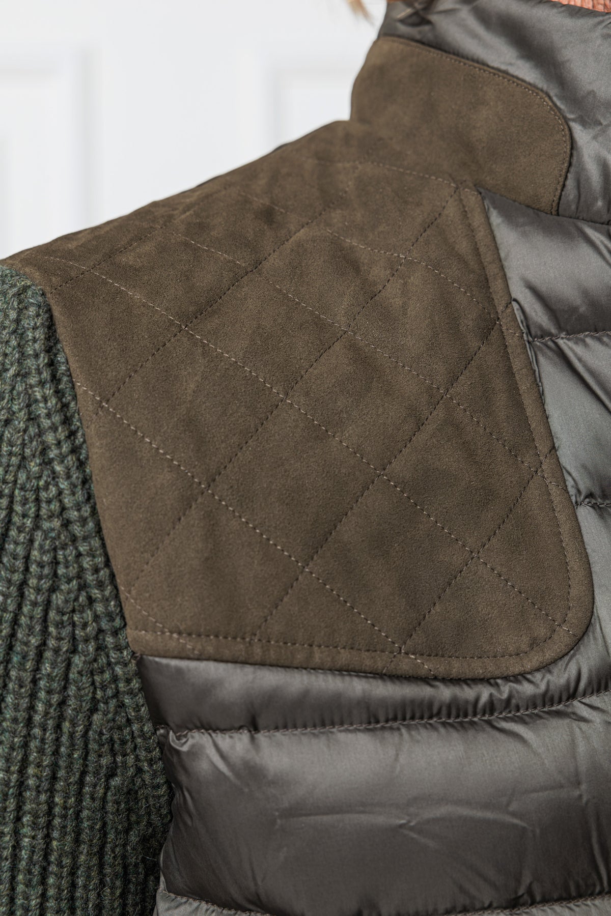 Detailaufnahme Schiessfleck Herren-Daunenjacke Saxenegg in Grün