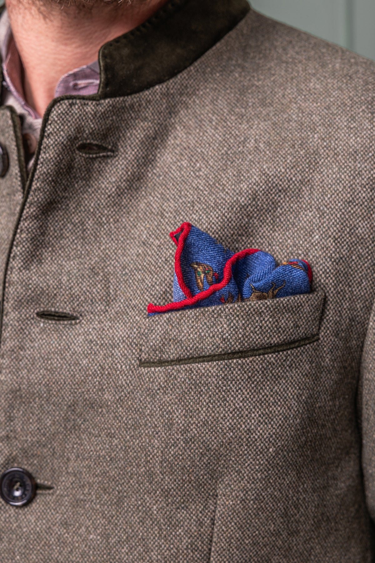 Detailaufnahme Brusttasche mit Einstecktuch Habsburg Sakko Elias in Tweed