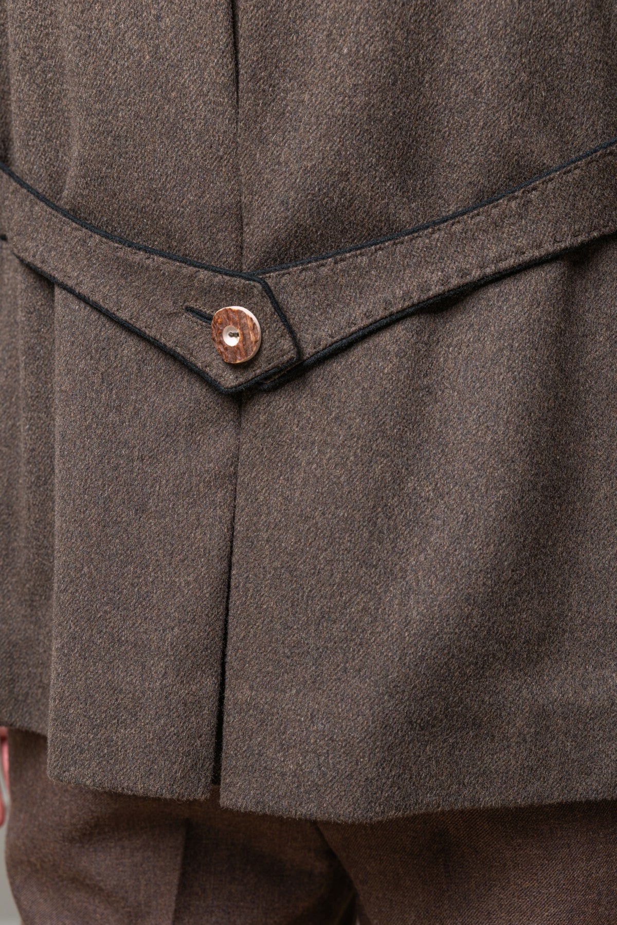 Detailaufnahme Dragoner Habsburg Sakko Johann Karl in Cashmere